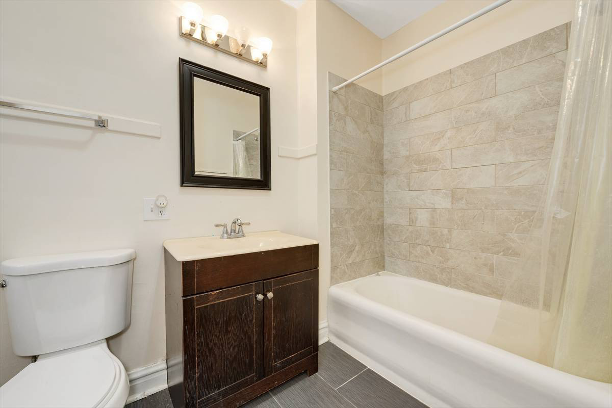 3617 N Sawyer Avenue Unit: 1