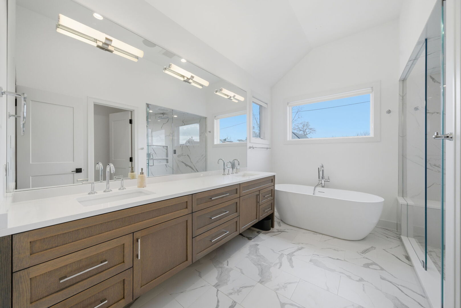 2228 N Southport Avenue