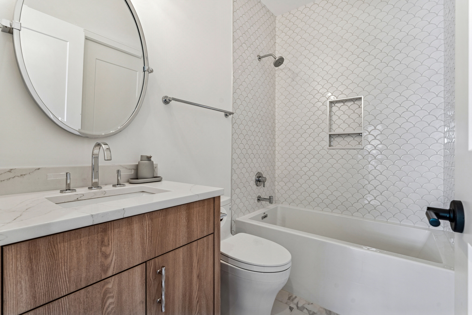 2228 N Southport Avenue