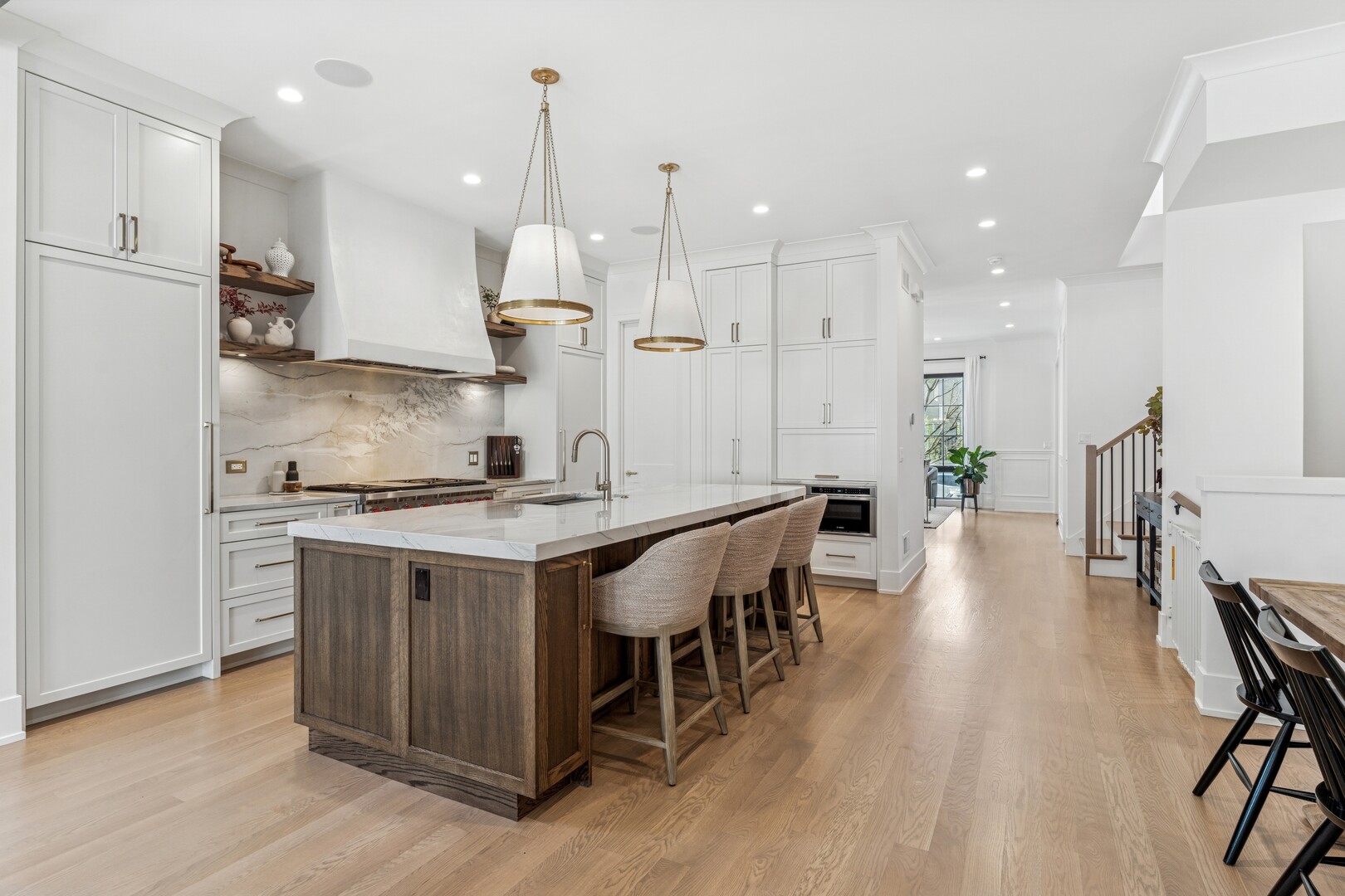 2228 N Southport Avenue