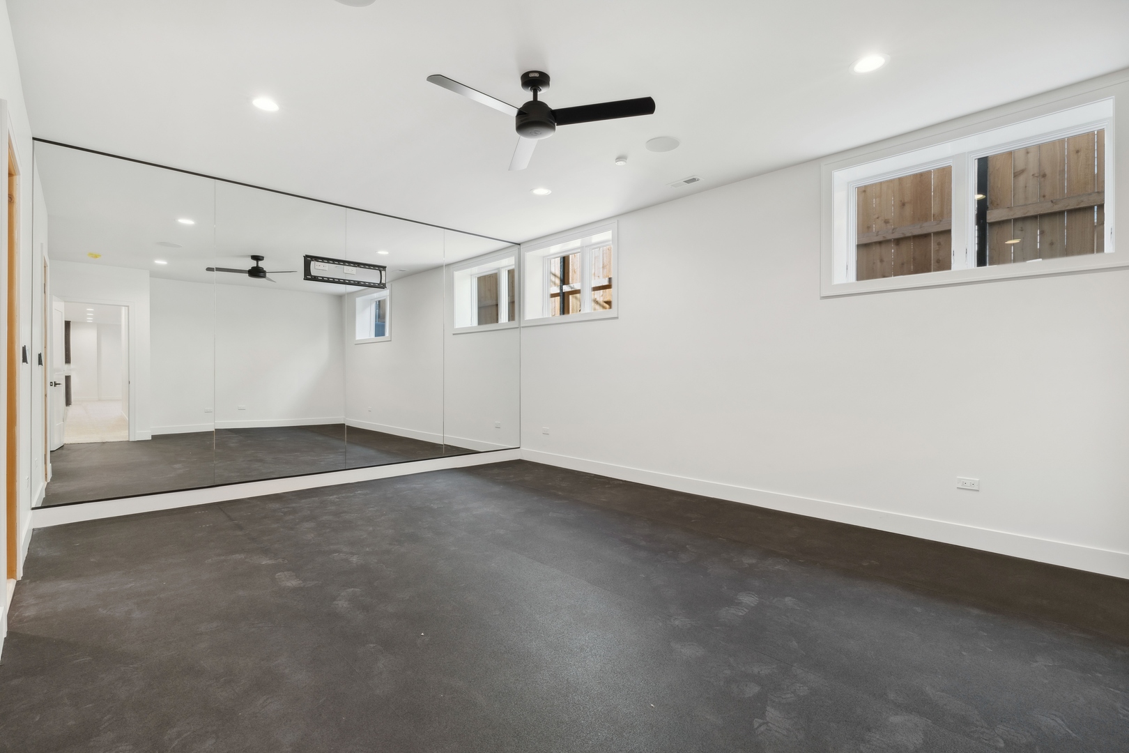 2228 N Southport Avenue