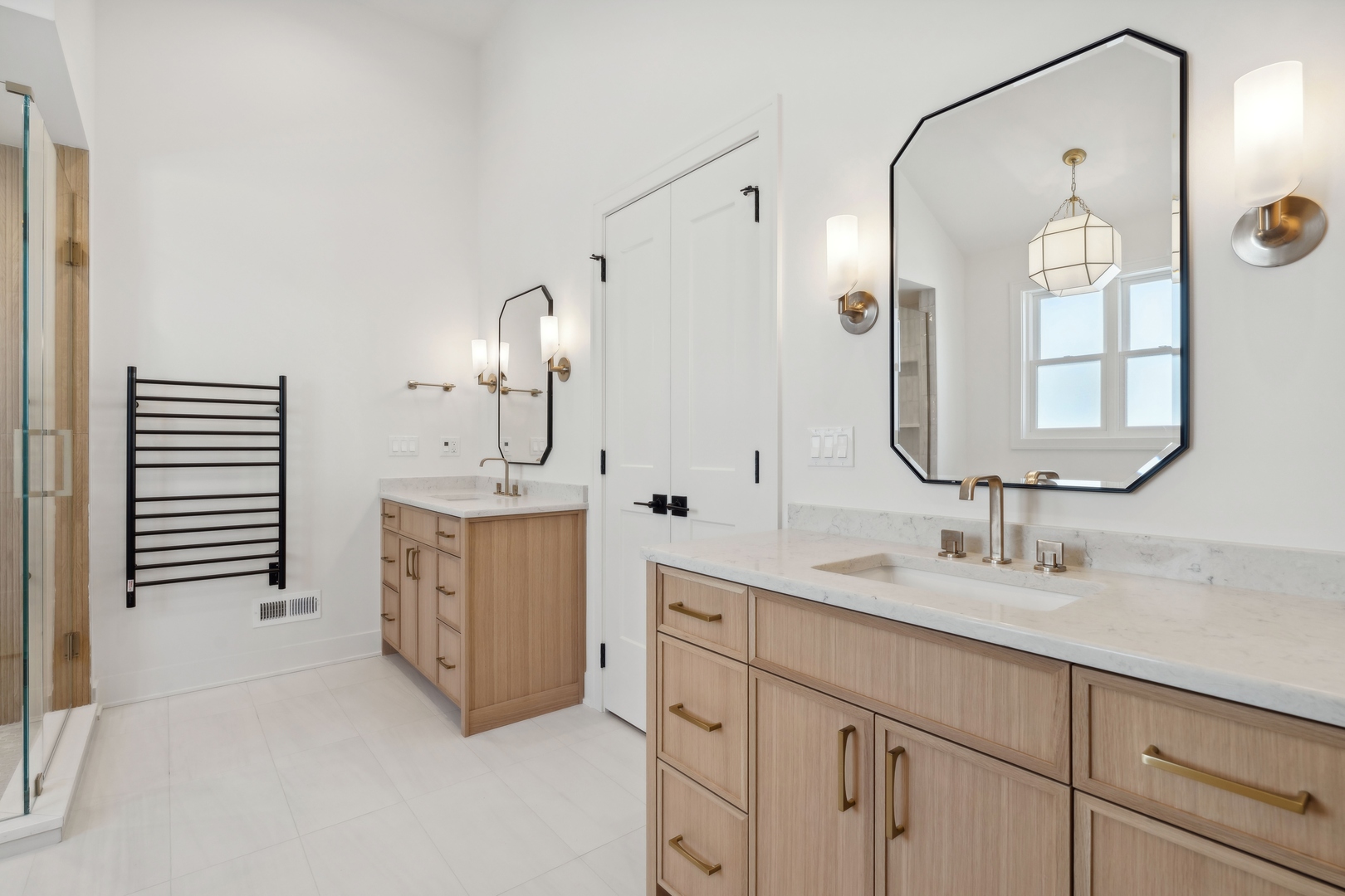 2228 N Southport Avenue