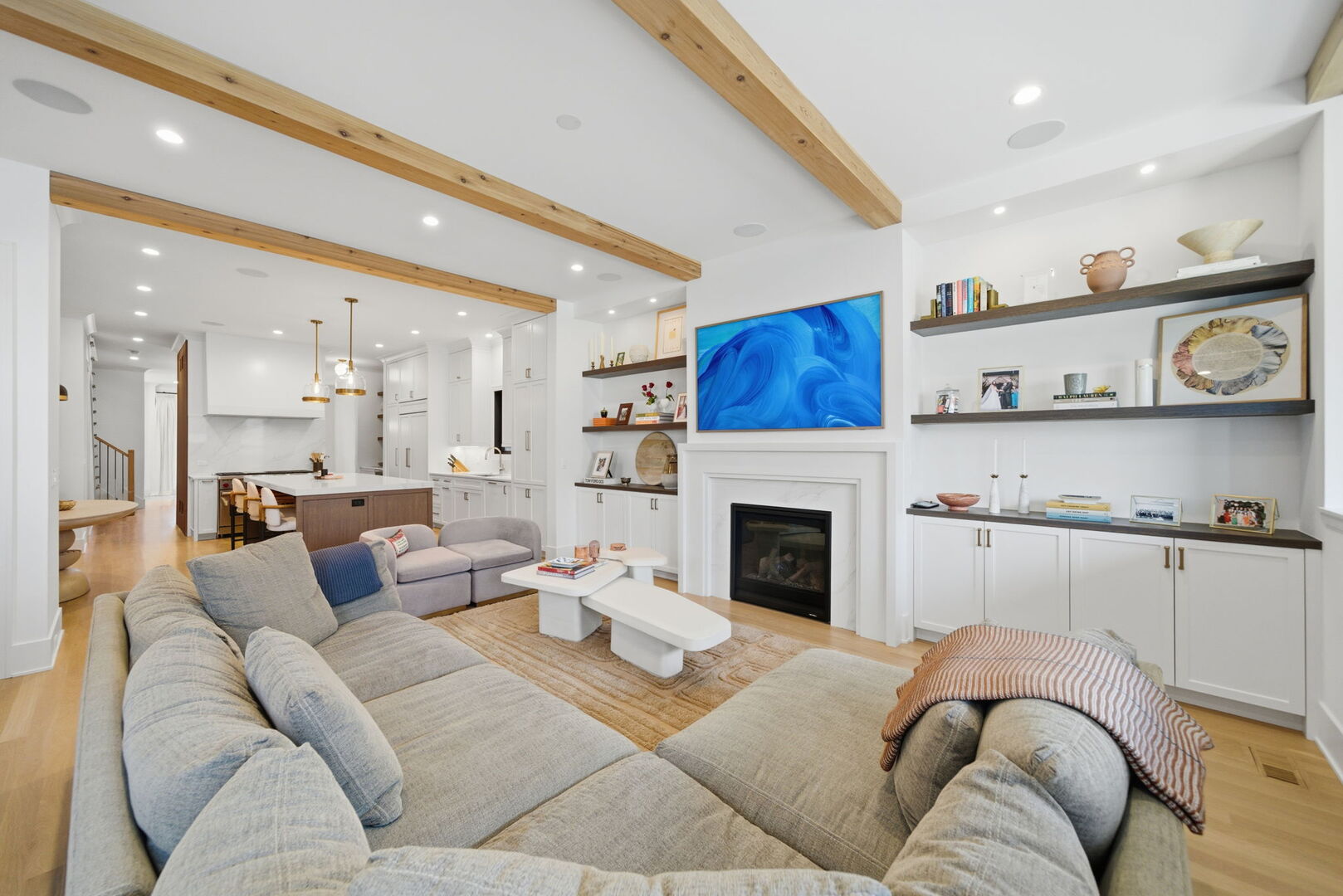 2228 N Southport Avenue