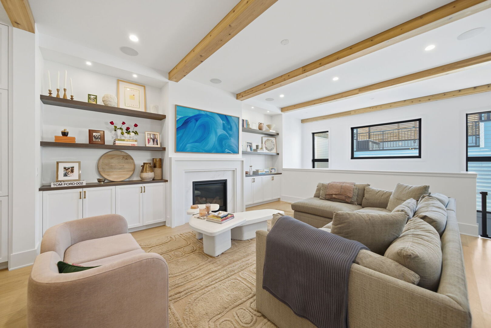 2228 N Southport Avenue