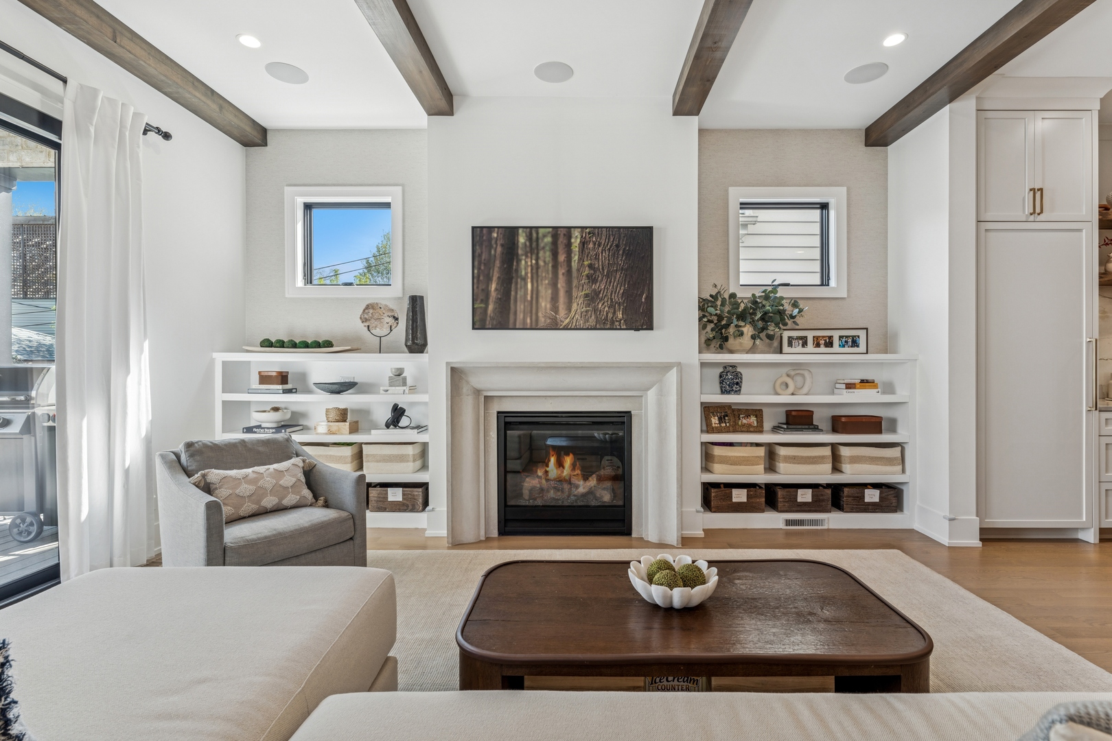 2228 N Southport Avenue