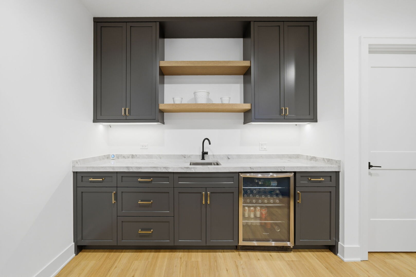 2228 N Southport Avenue