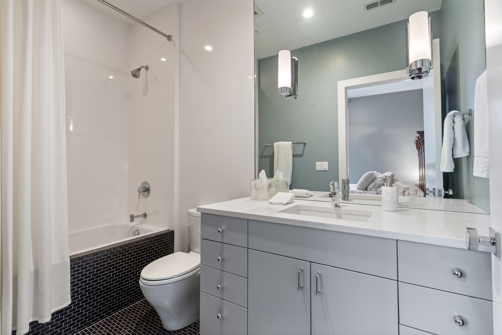 1303 W Diversey Parkway