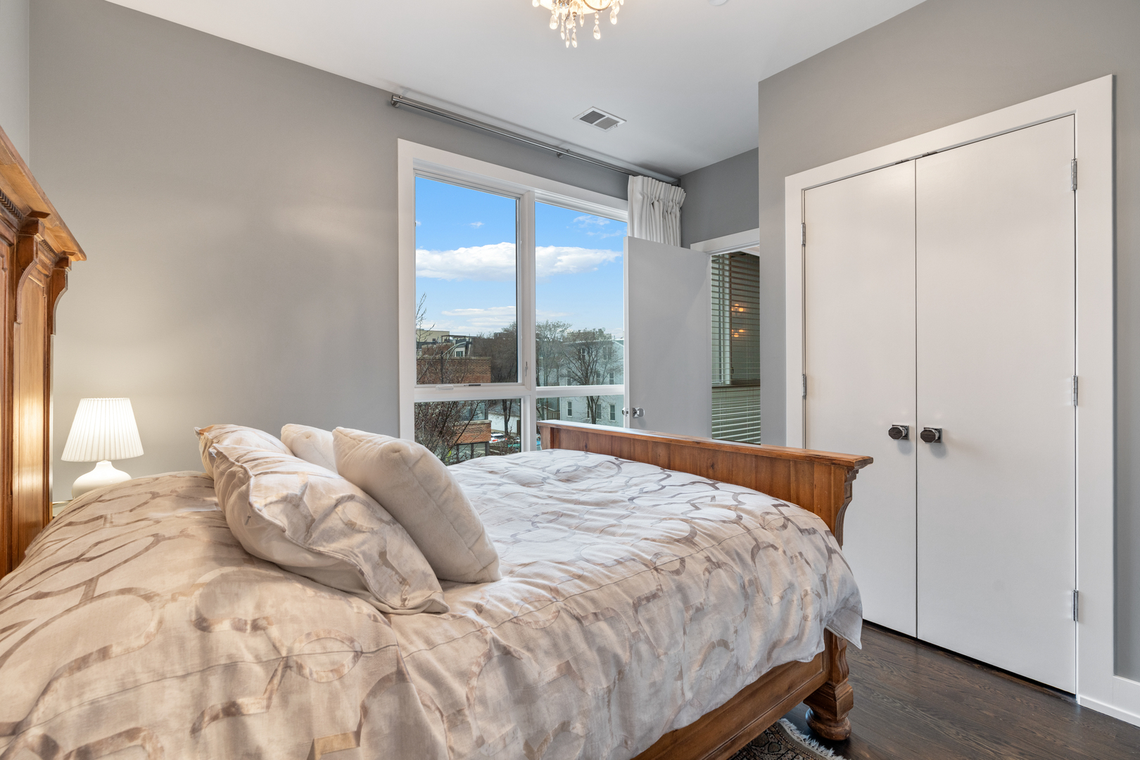 1303 W Diversey Parkway