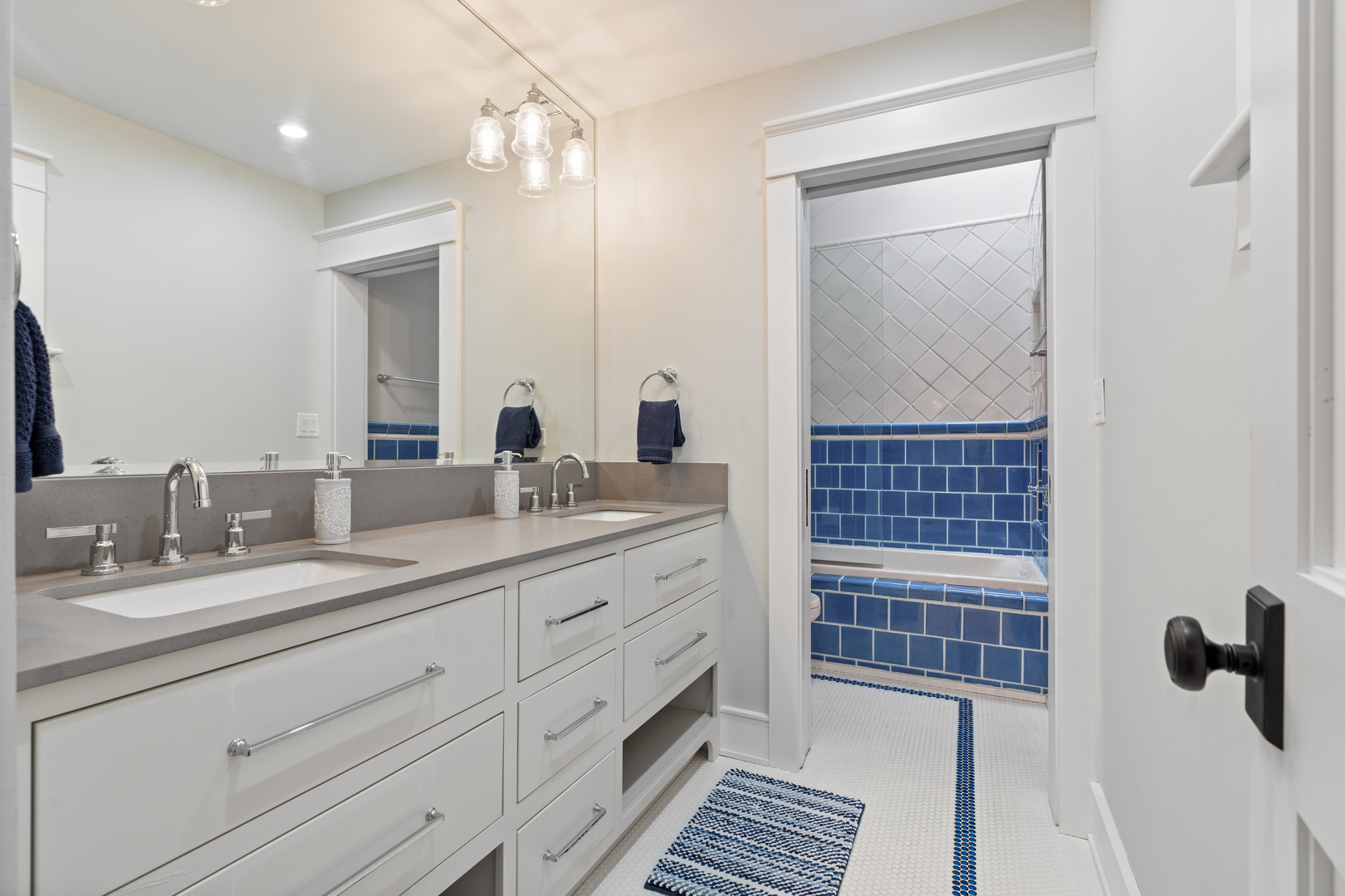 4427 N Hermitage Avenue