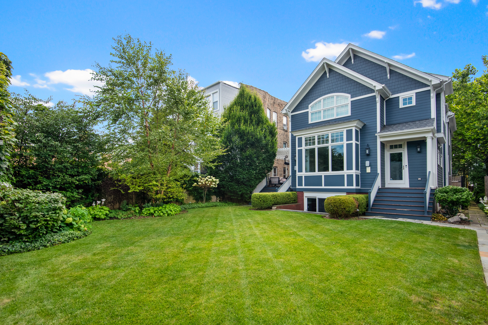 4427 N Hermitage Avenue