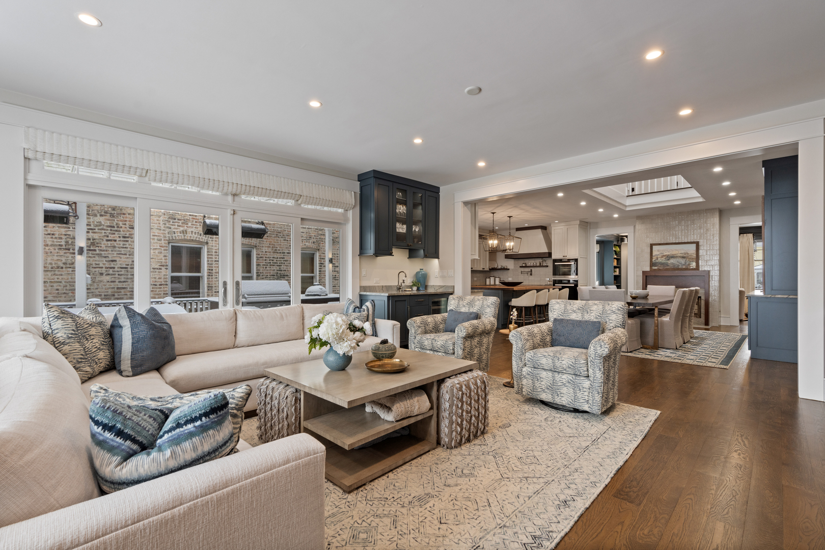 4427 N Hermitage Avenue