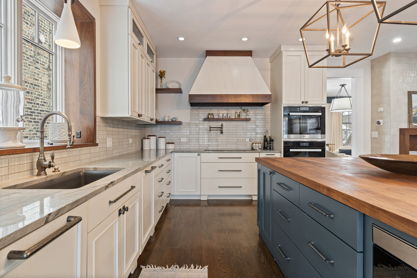 4427 N Hermitage Avenue