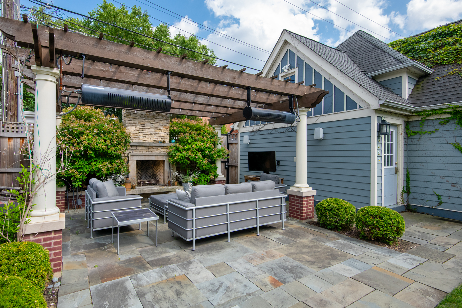 4427 N Hermitage Avenue