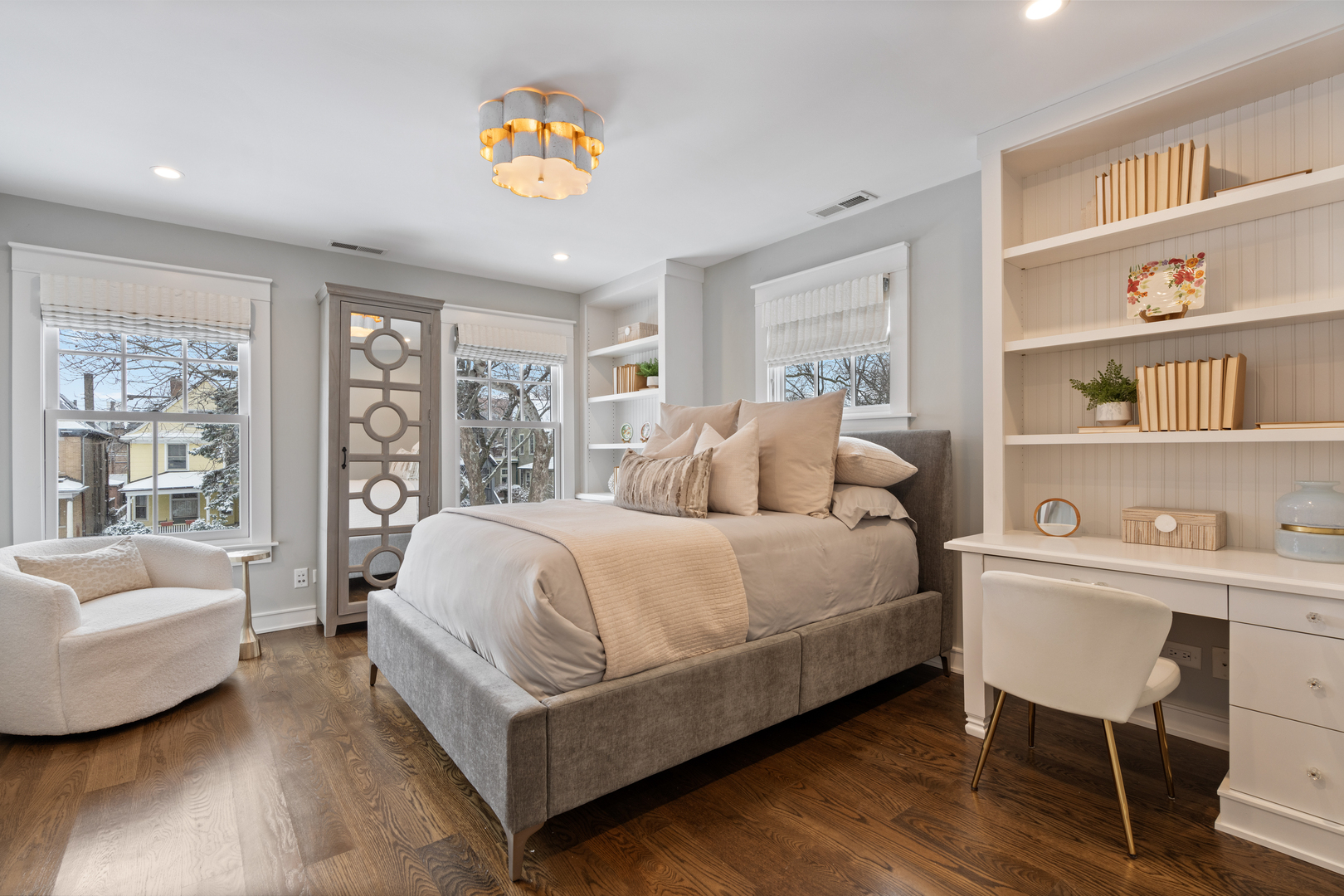 4427 N Hermitage Avenue