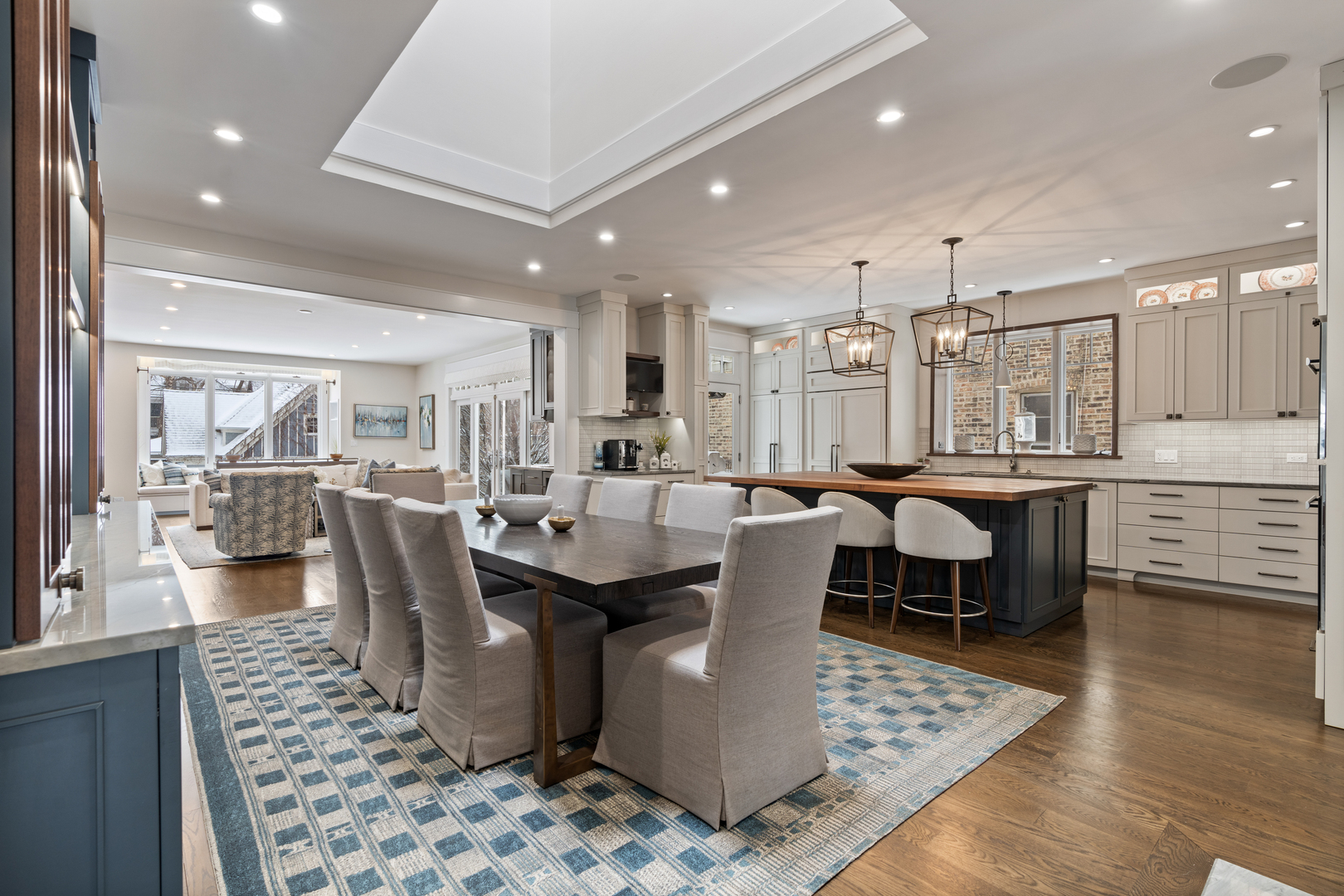 4427 N Hermitage Avenue