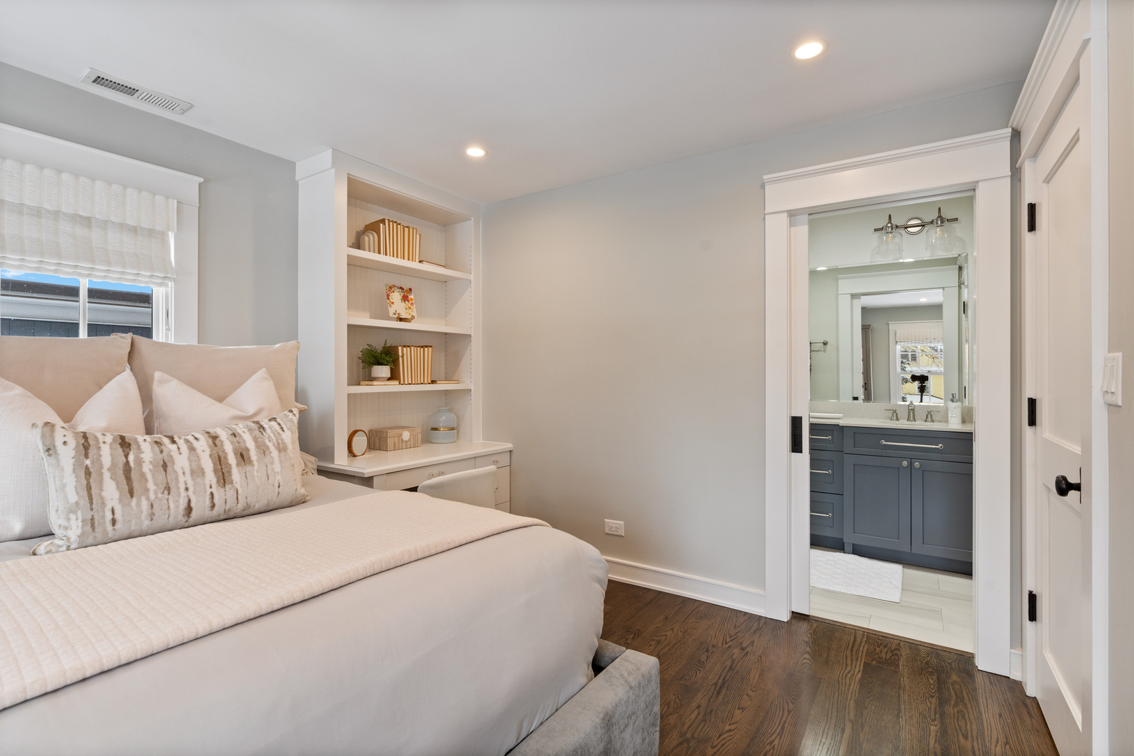 4427 N Hermitage Avenue