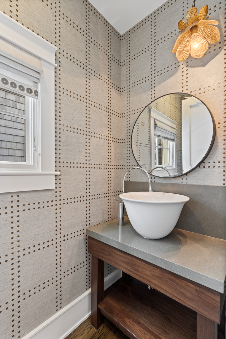 4427 N Hermitage Avenue