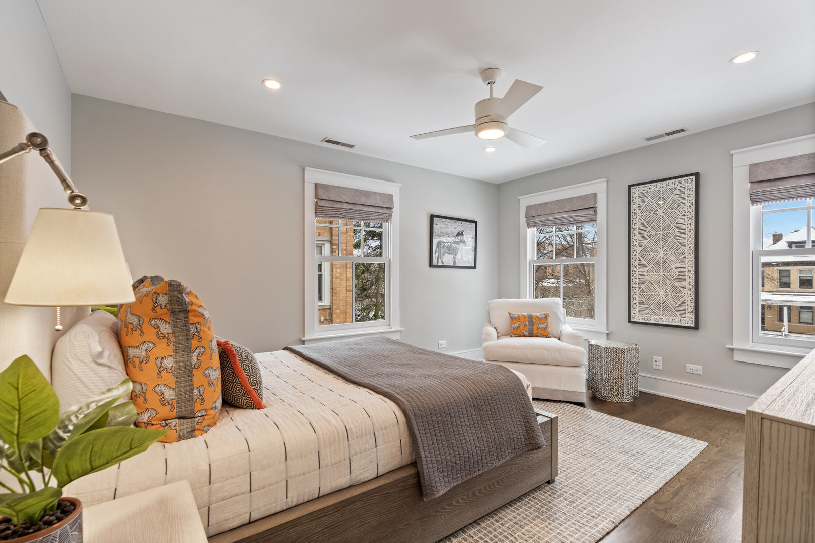 4427 N Hermitage Avenue