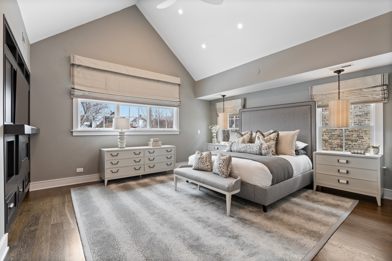 4427 N Hermitage Avenue