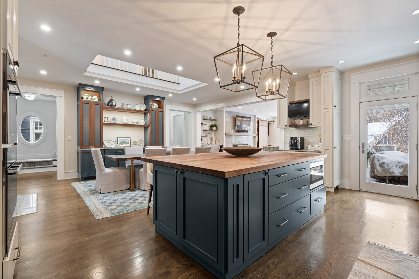 4427 N Hermitage Avenue