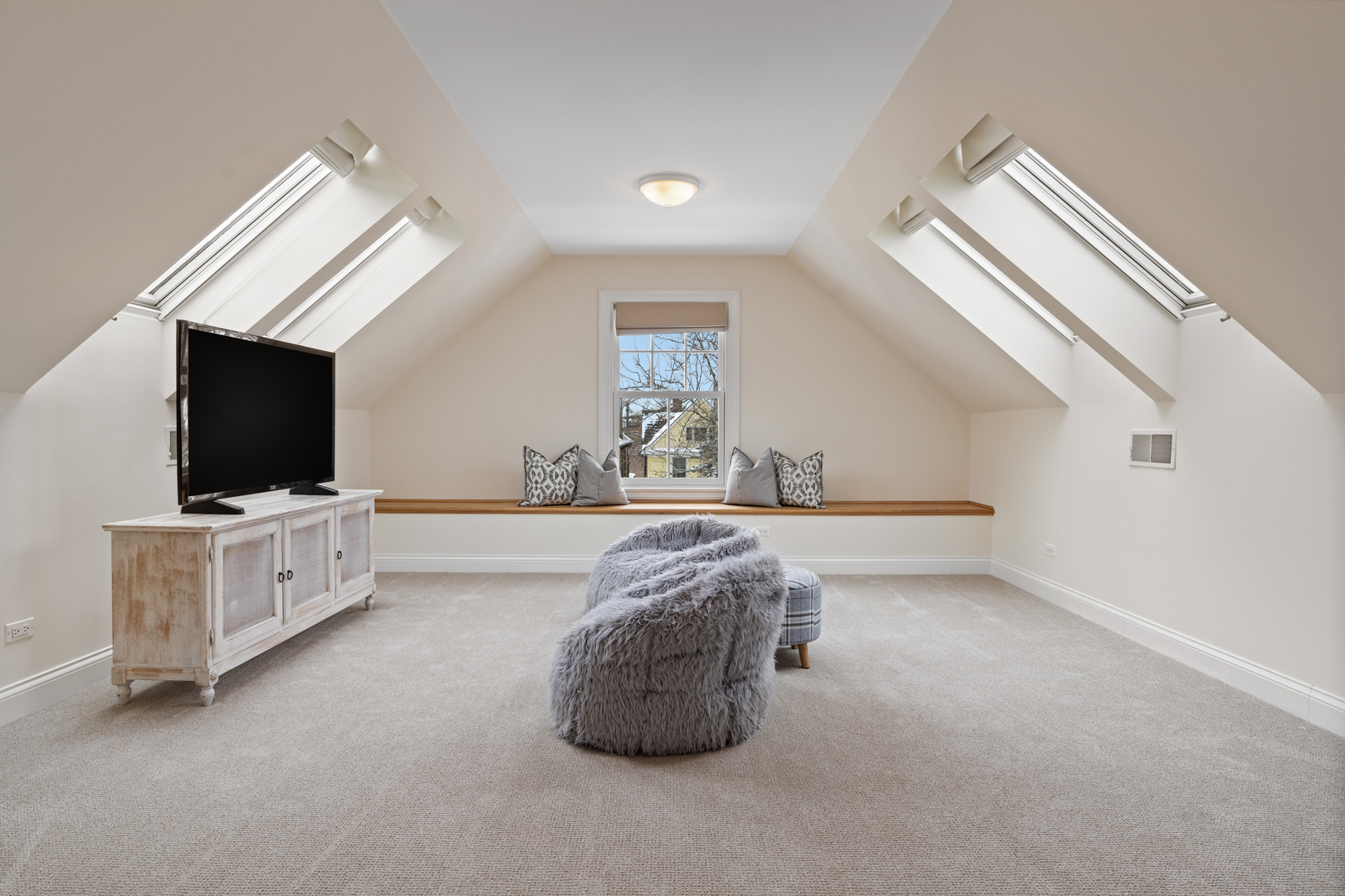 4427 N Hermitage Avenue