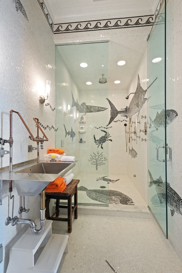 800 N Michigan Avenue Unit: 63PH