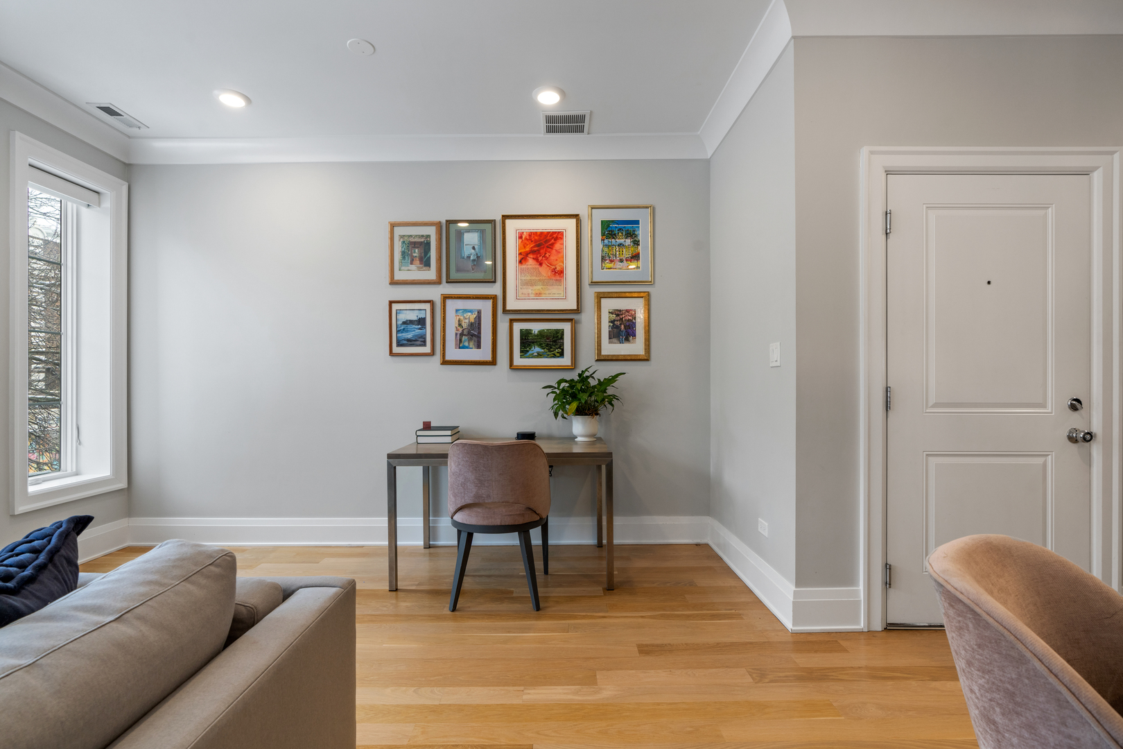 1517 W Barry Avenue Unit: 2W