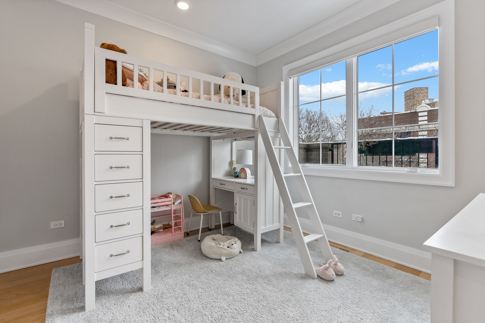 1517 W Barry Avenue Unit: 2W