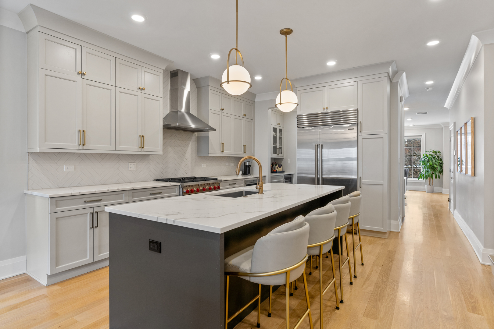 1517 W Barry Avenue Unit: 2W