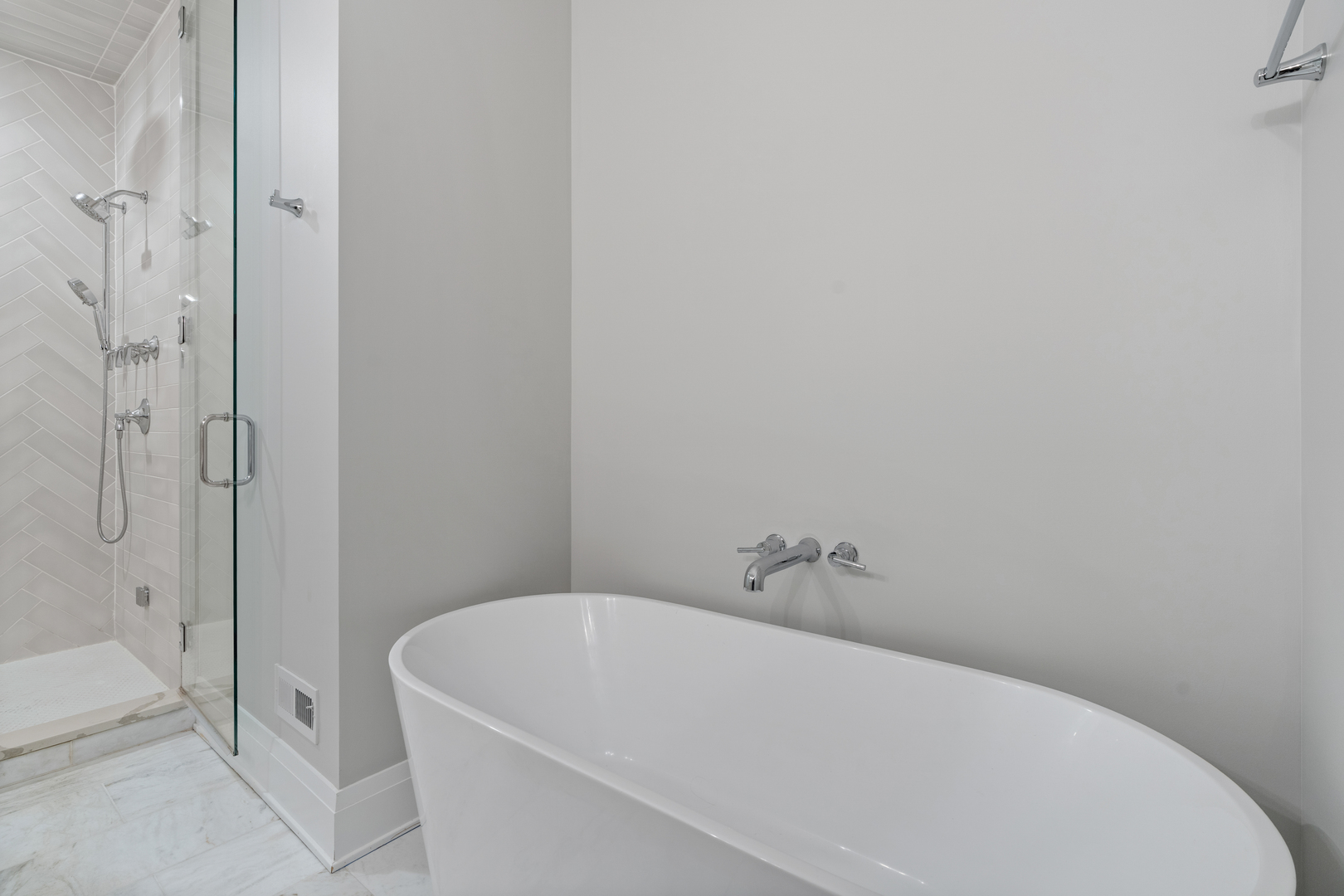 1517 W Barry Avenue Unit: 2W