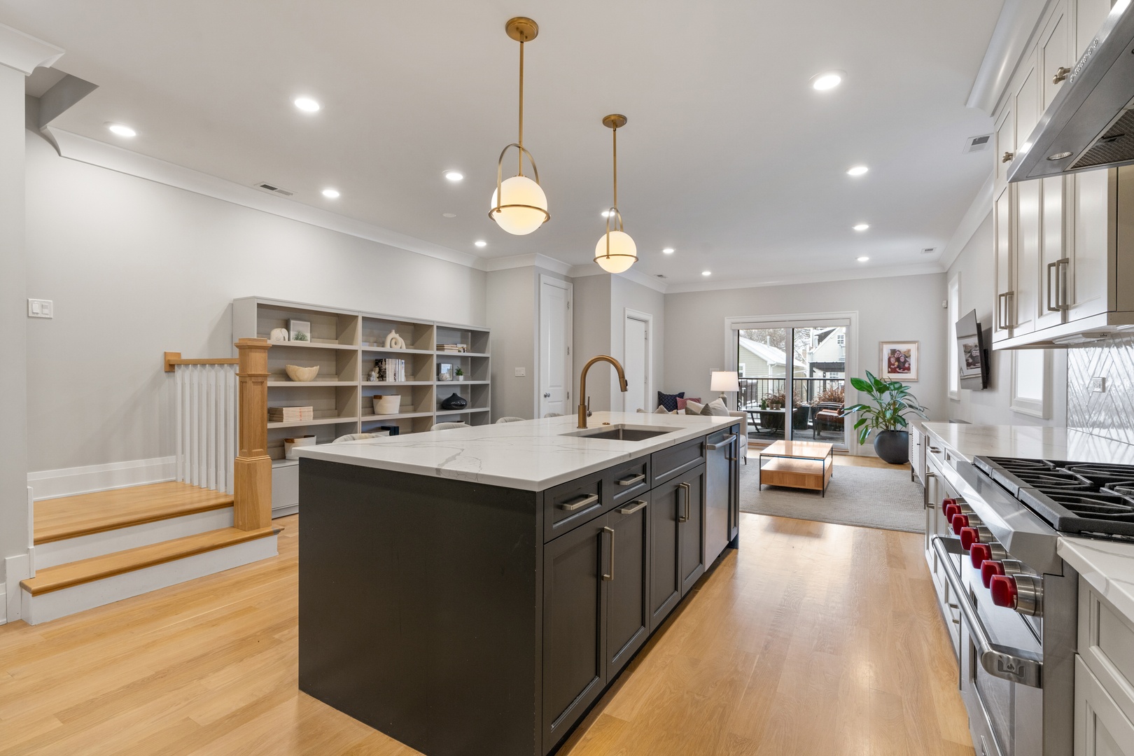 1517 W Barry Avenue Unit: 2W