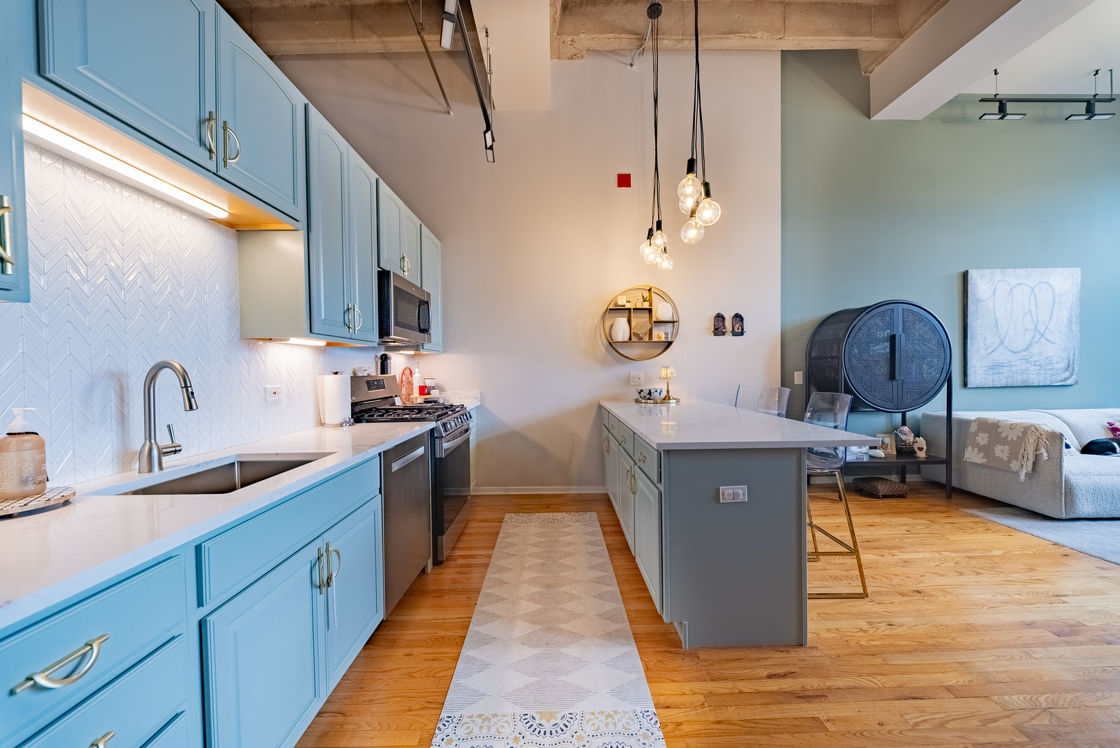 1645 W Ogden Avenue Unit: 530