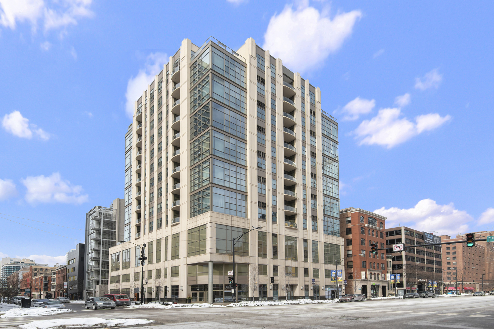 150 W Superior Street Unit: 1002