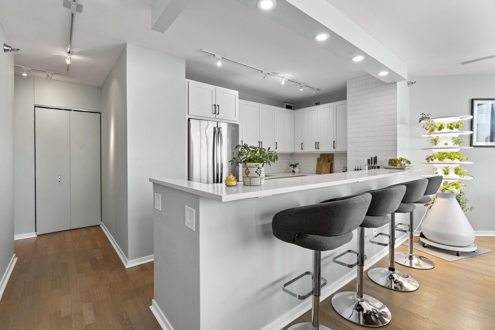 400 N LaSalle Street Unit: 4302