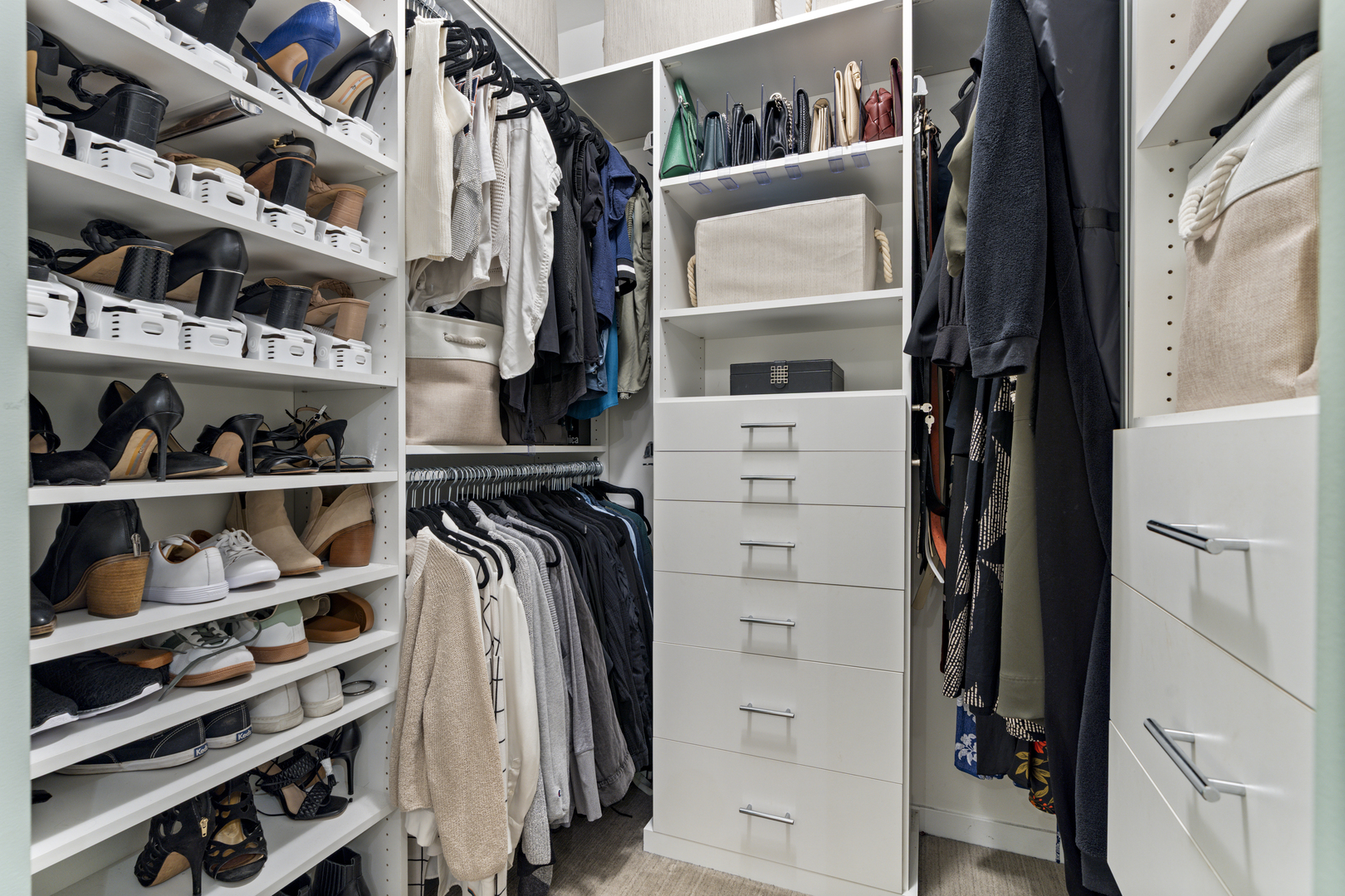 400 N LaSalle Street Unit: 4302