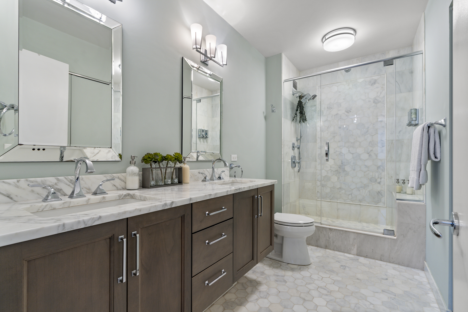 400 N LaSalle Street Unit: 4302