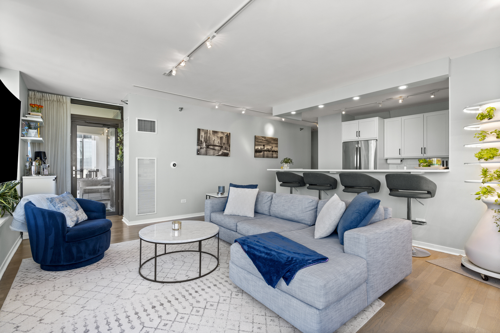 400 N LaSalle Street Unit: 4302