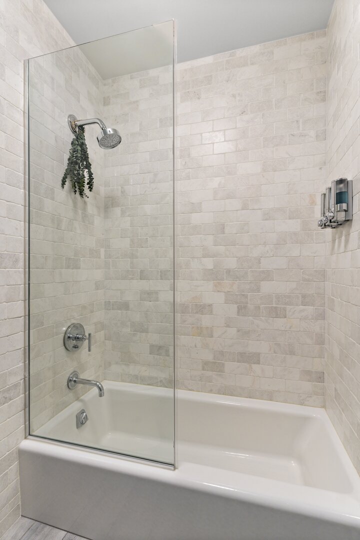 400 N LaSalle Street Unit: 4302