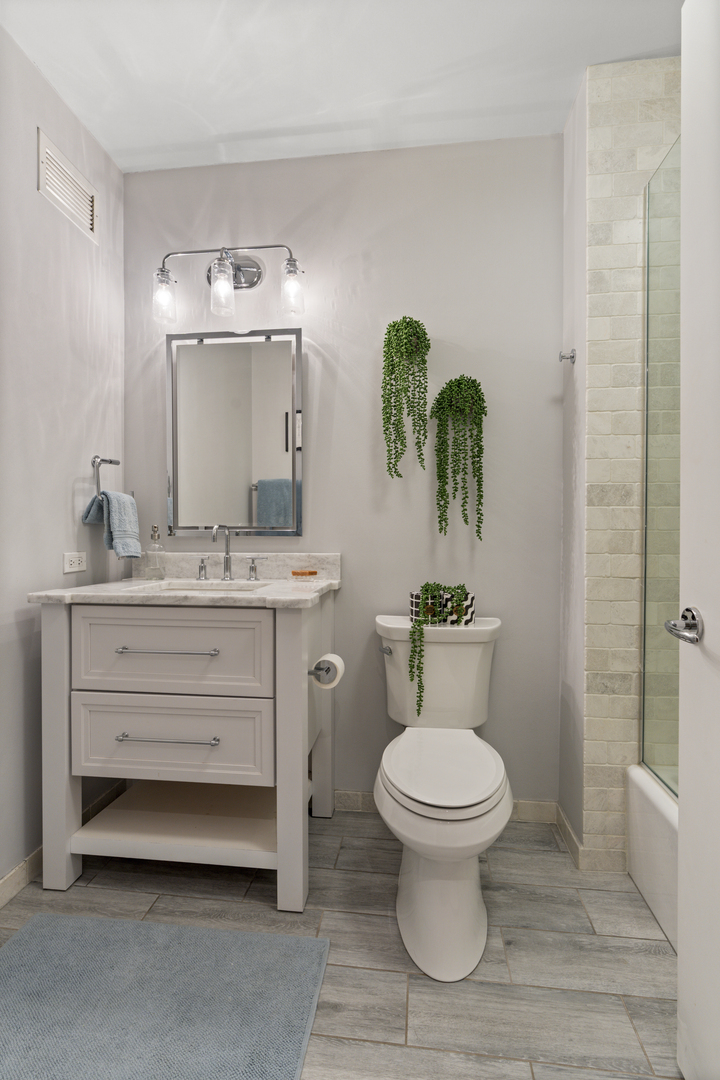 400 N LaSalle Street Unit: 4302