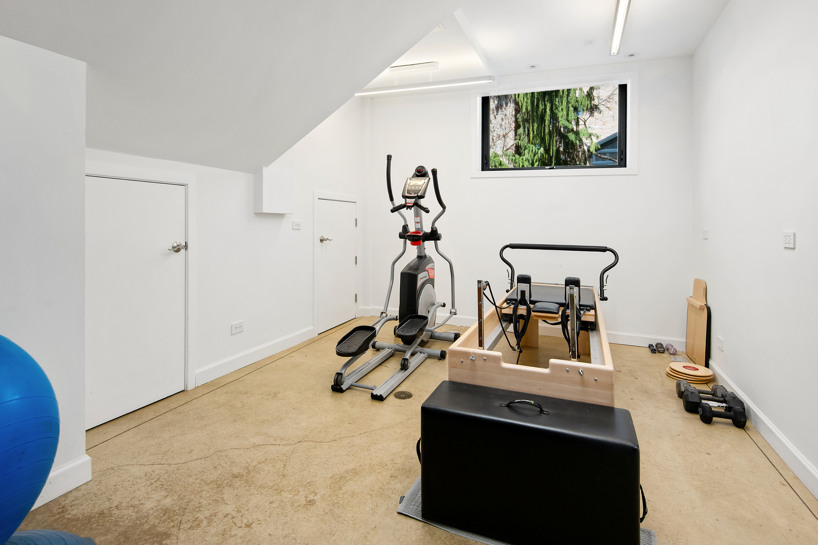 1652 N Leavitt Street