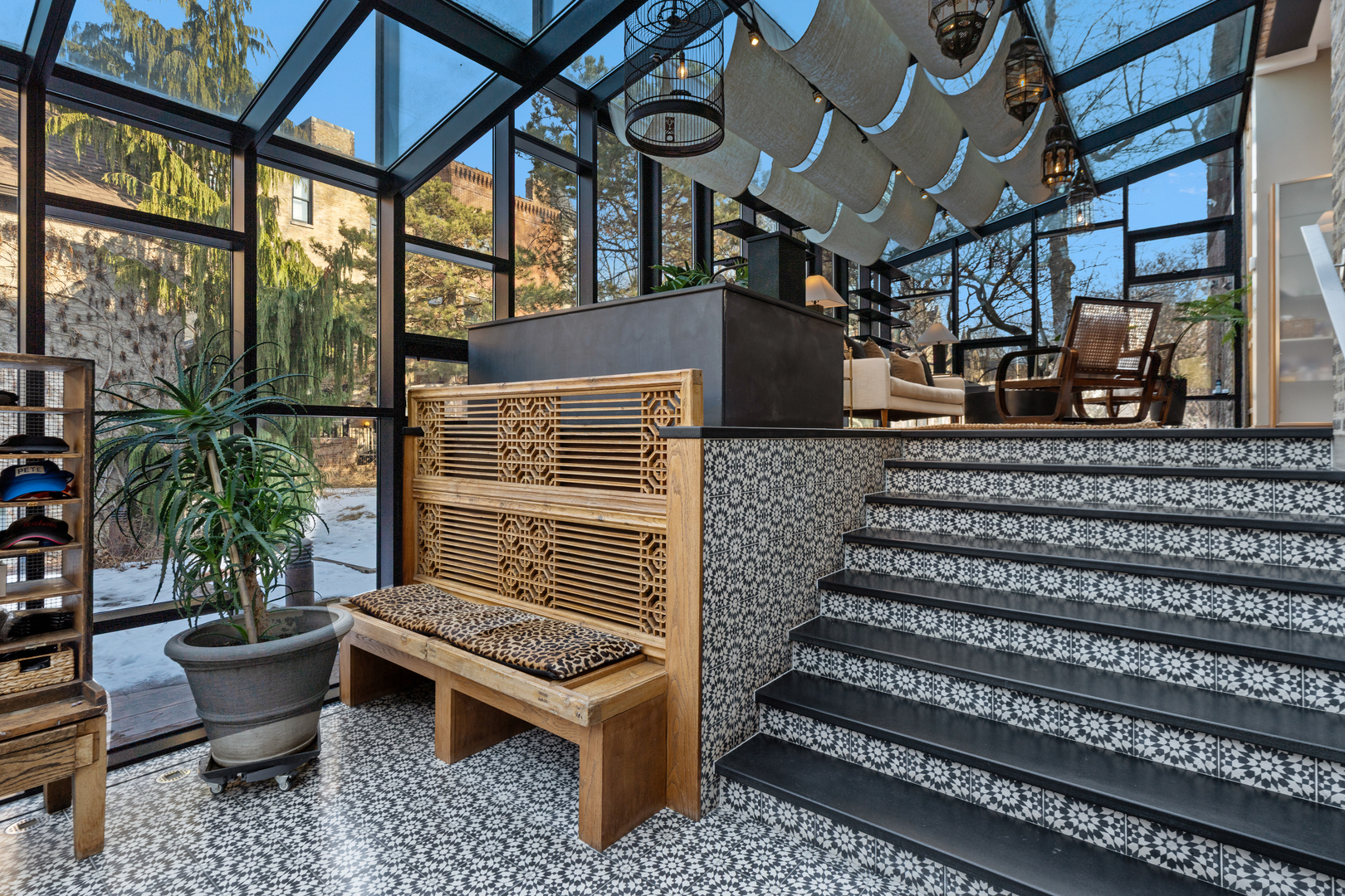 1652 N Leavitt Street