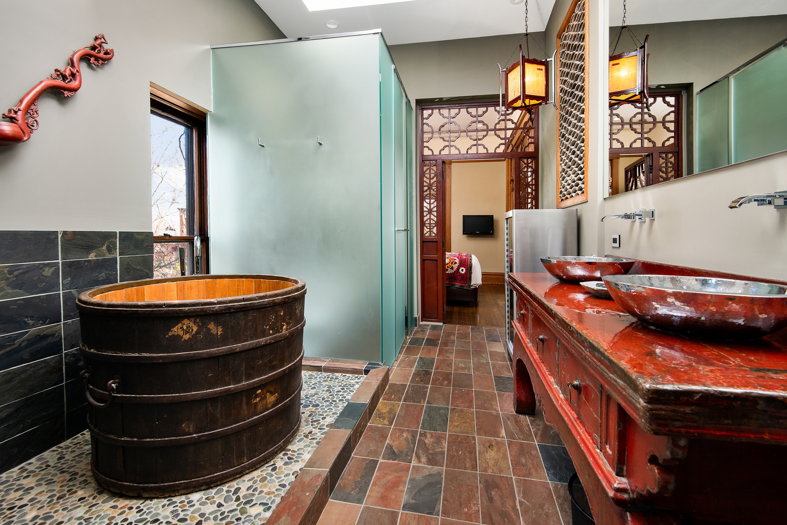 1652 N Leavitt Street