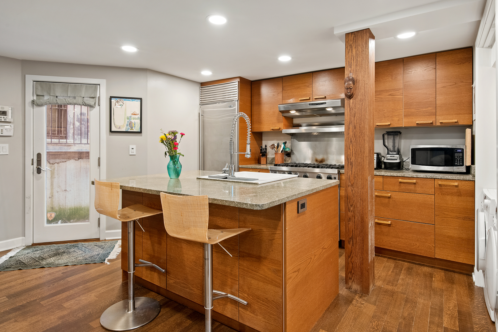 1652 N Leavitt Street