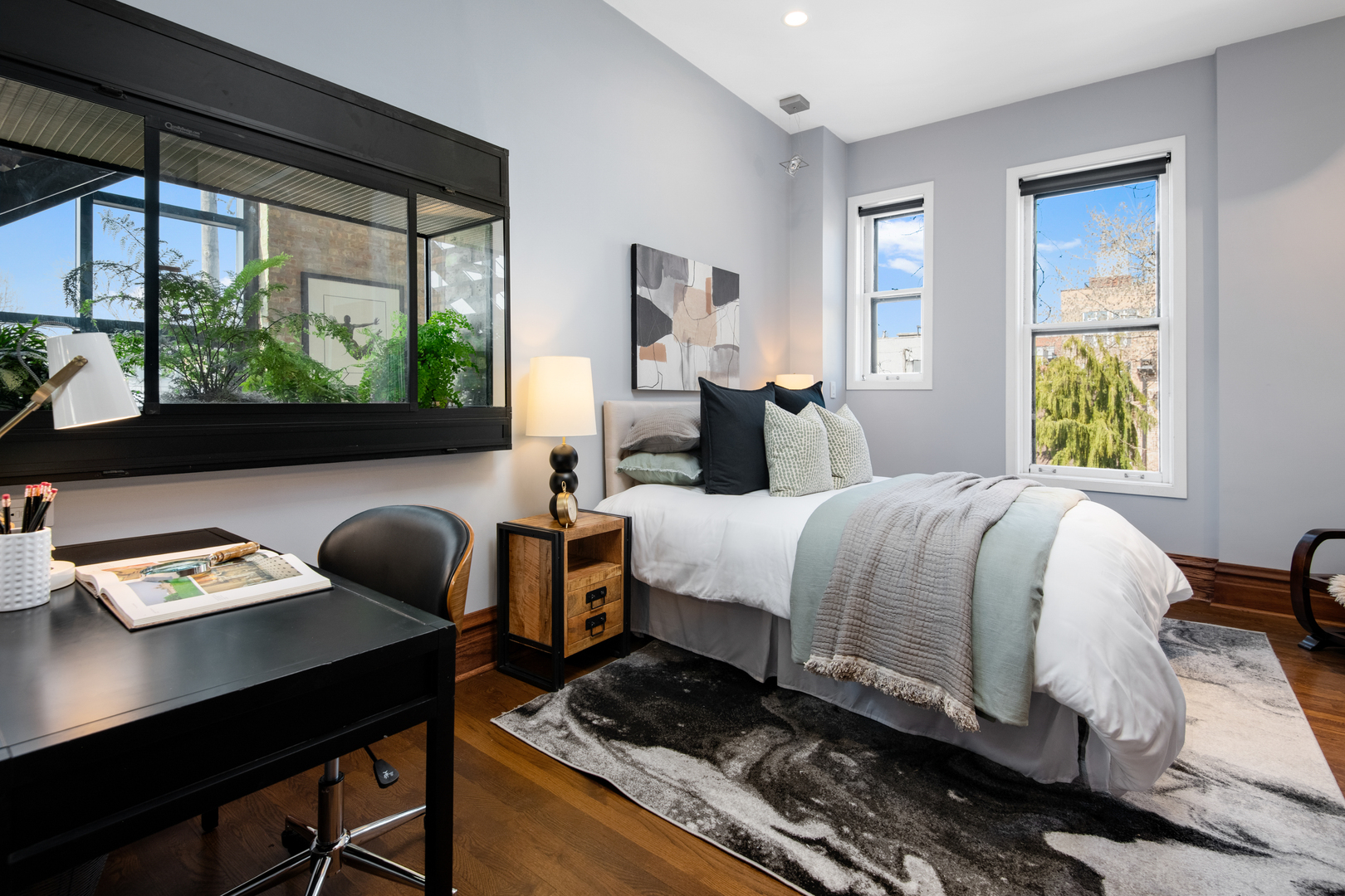 1652 N Leavitt Street