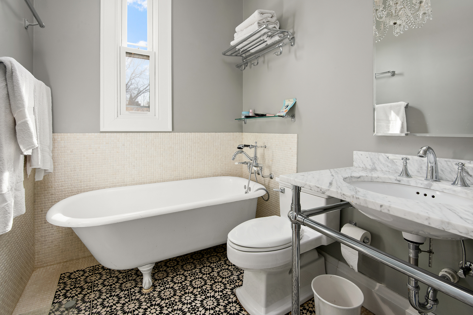 1652 N Leavitt Street