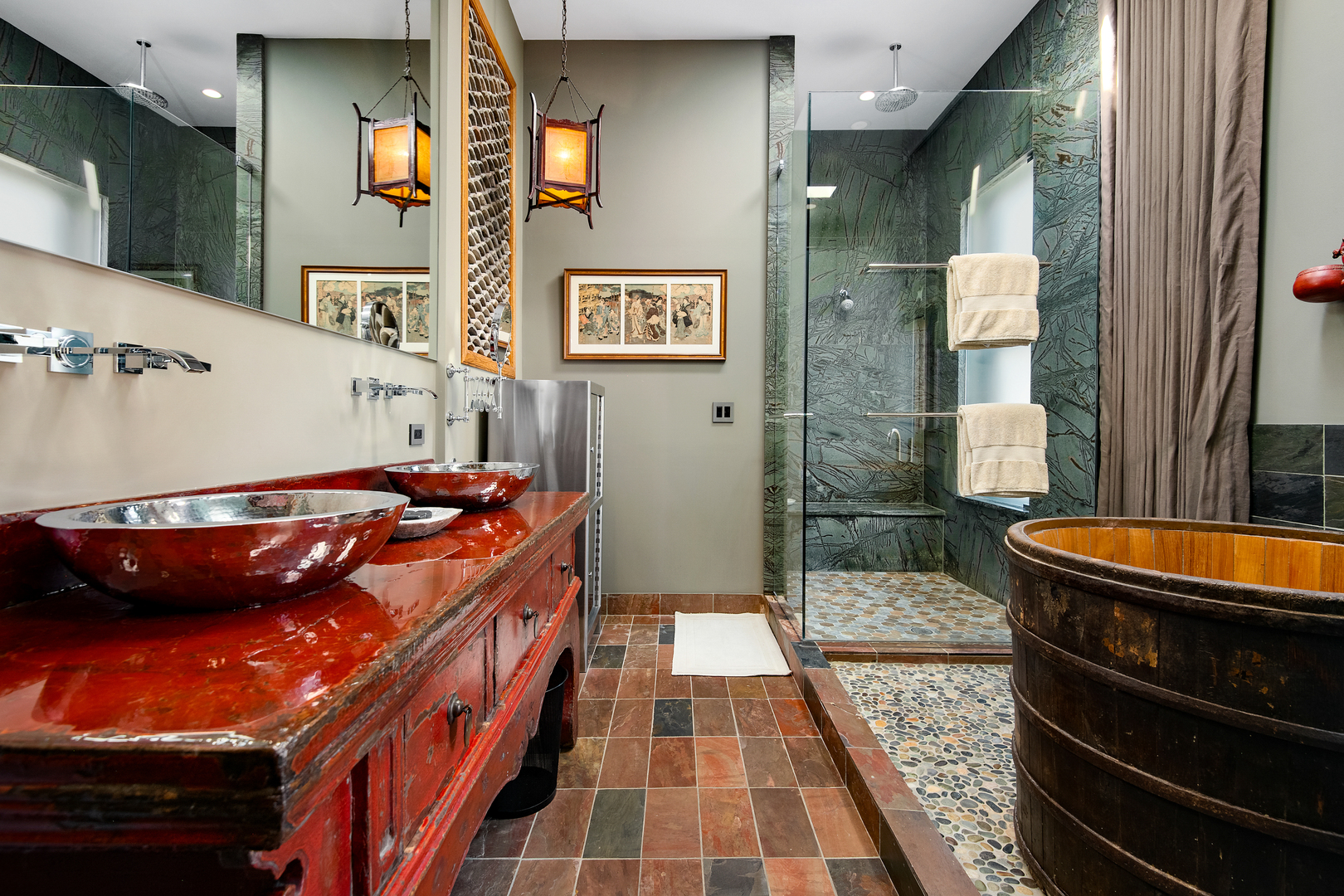 1652 N Leavitt Street