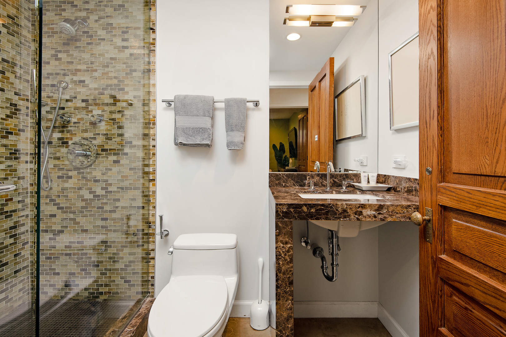 1652 N Leavitt Street