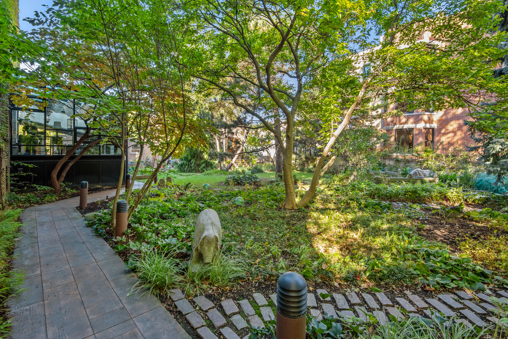 1652 N Leavitt Street