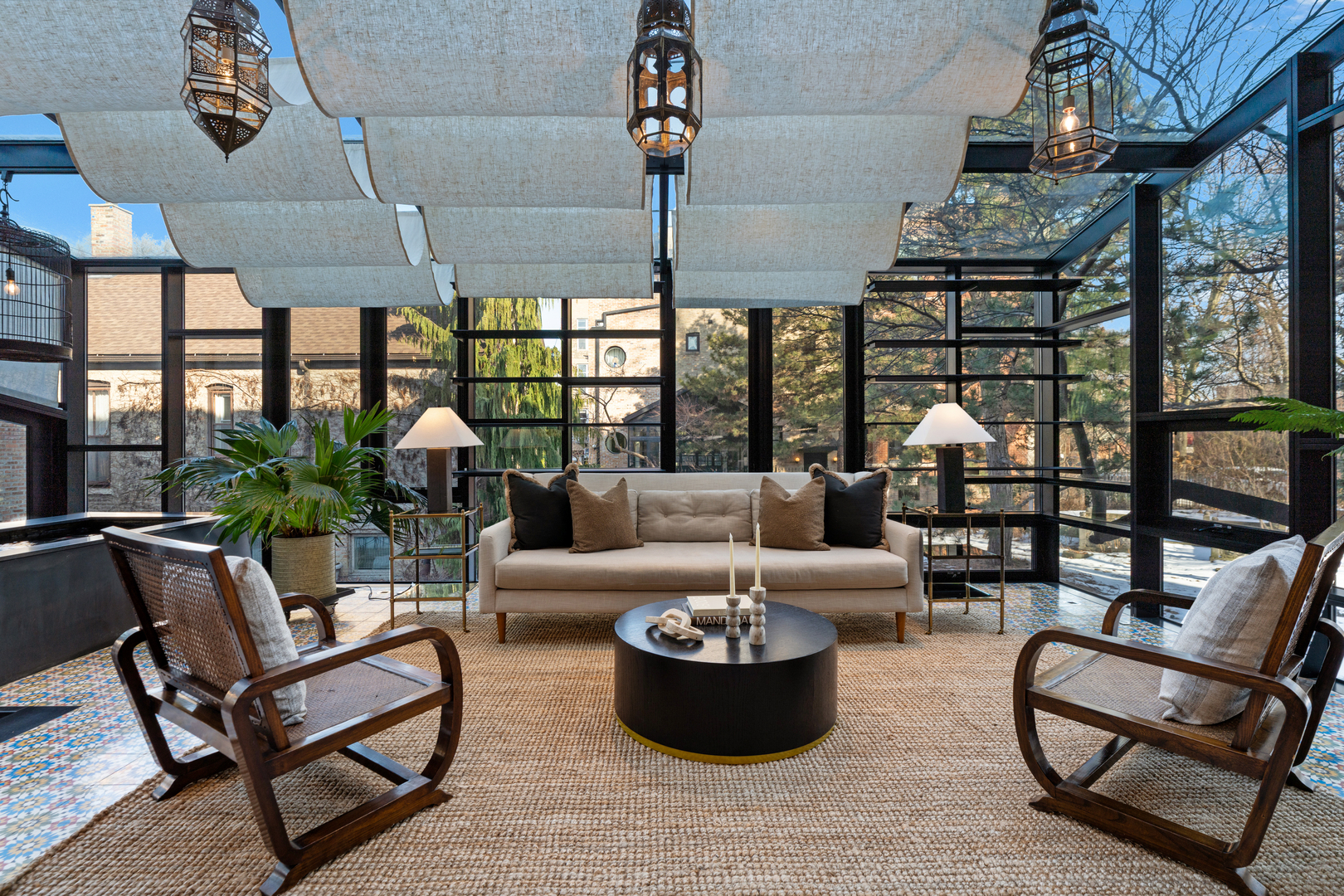 1652 N Leavitt Street