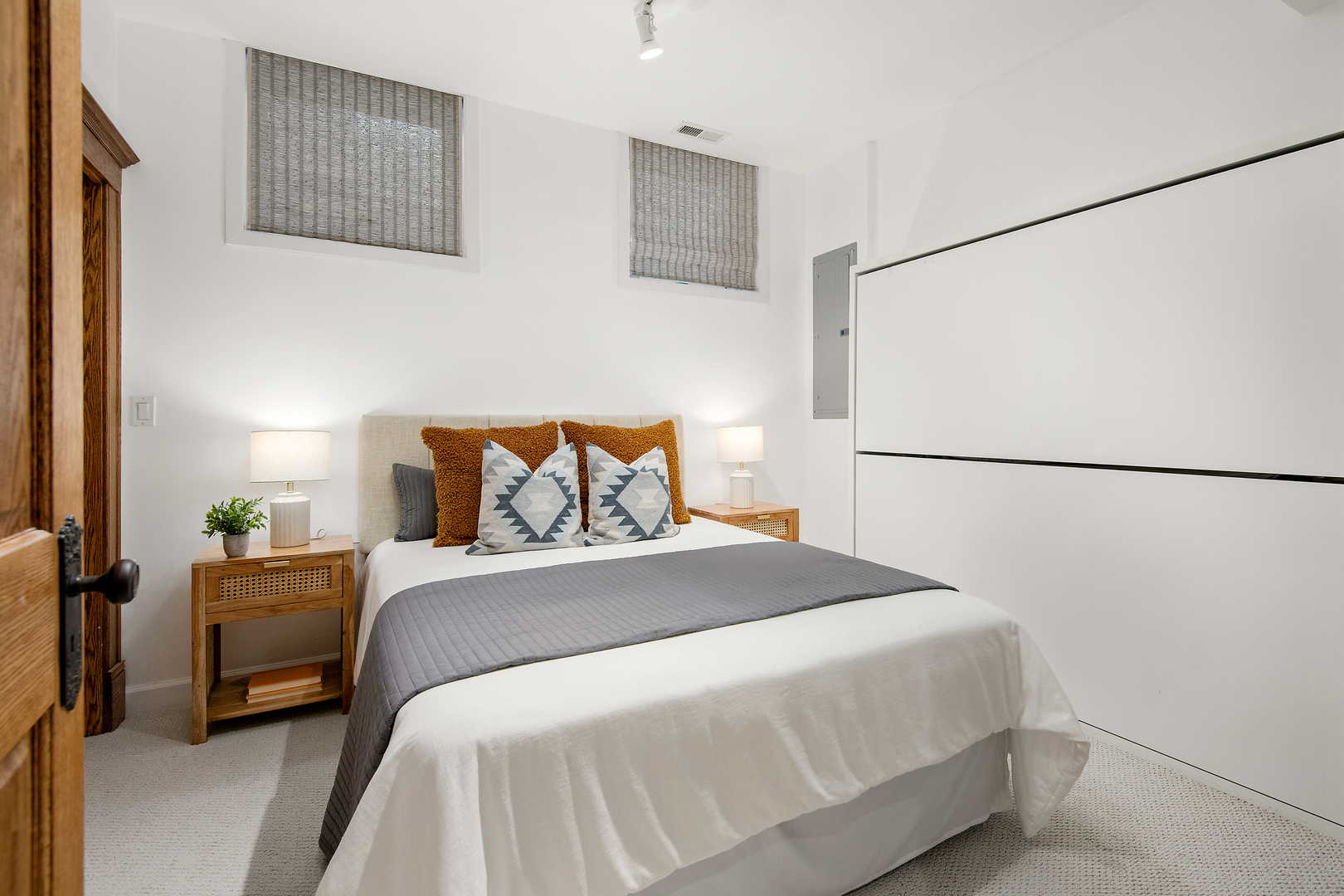 1652 N Leavitt Street